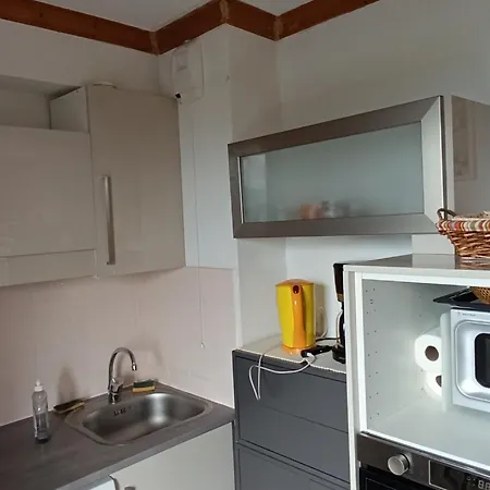 Appartement Spacieux à Pour 4 Personnes Avec Parking - Fr-1-814-146 Super-Besse