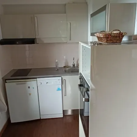 Spacieux à Pour 4 Personnes Avec Parking - Fr-1-814-146 Super-Besse