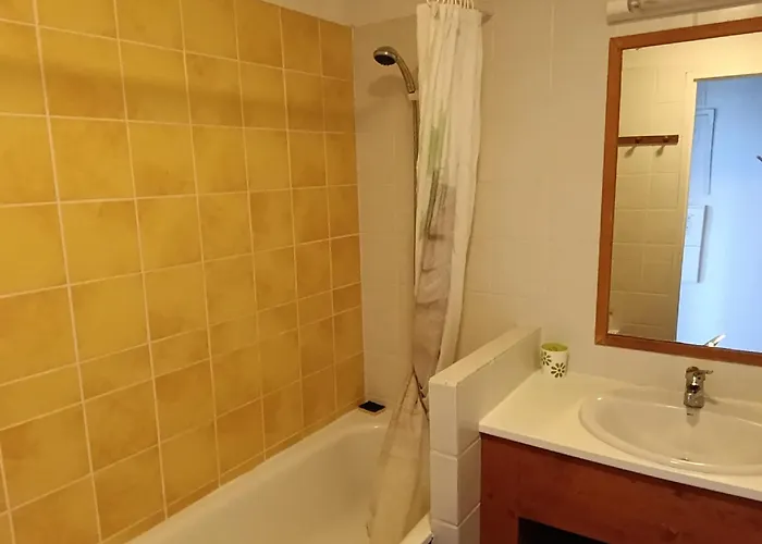 Spacieux à Pour 4 Personnes Avec Parking - Fr-1-814-146 * Super-Besse