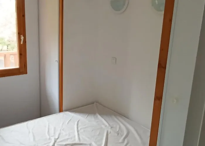 Spacieux à Pour 4 Personnes Avec Parking - Fr-1-814-146 Appartement Super-Besse