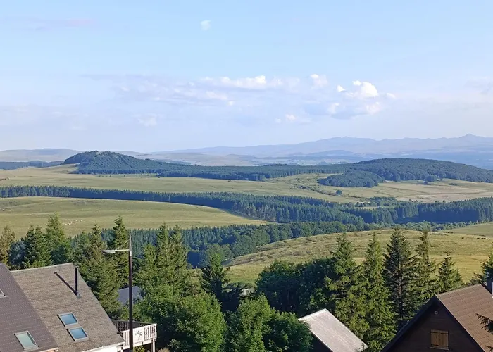 Spacieux à Pour 4 Personnes Avec Parking - Fr-1-814-146 Appartement Super-Besse