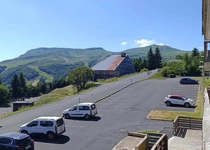 Appartement Spacieux à Pour 4 Personnes Avec Parking - Fr-1-814-146 Super-Besse